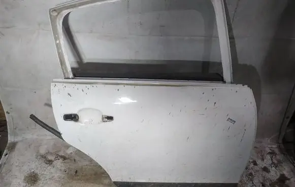 Citroen C4 I Rear door baltos