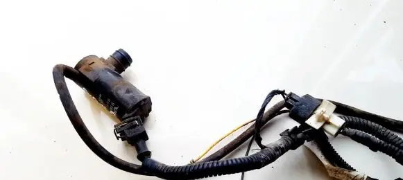 Volvo S40, V40 Windscreen/windshield washer pump 9169611 060210-3950
