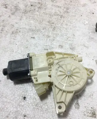 Mercedes-Benz E W212 Front door window regulator motor A2048200142