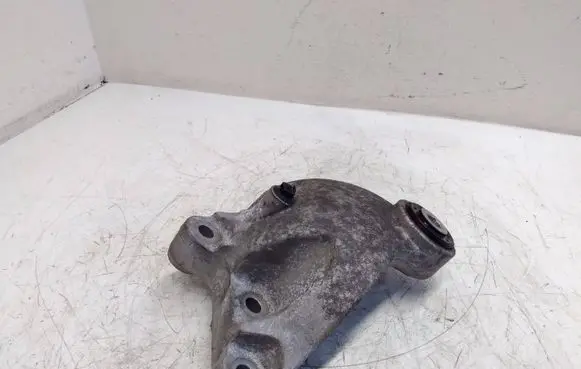 Mercedes-Benz GLA W156 Engine mounting bracket A2462401109