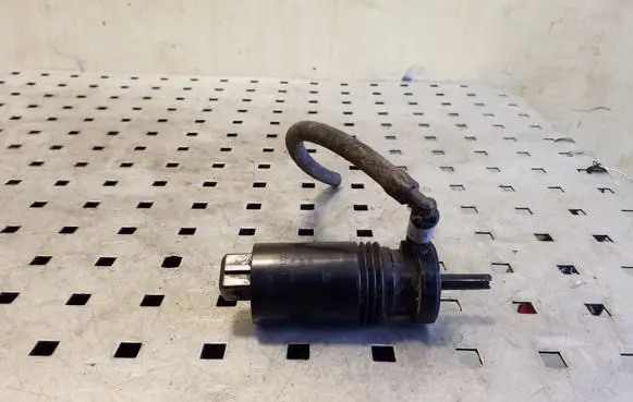 Volvo XC60 Windscreen/windshield washer pump 1013229