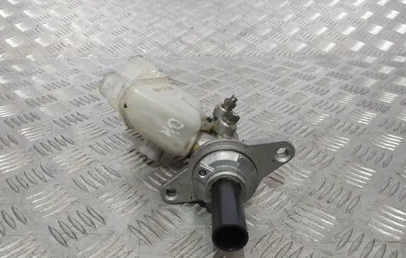 Toyota Verso-S Master brake cylinder