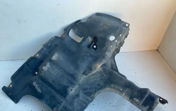 Toyota Avensis T220 Engine splash shield/under tray 51442