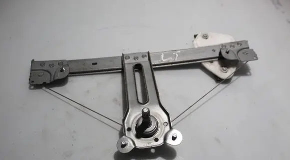 Rear door manual window regulator