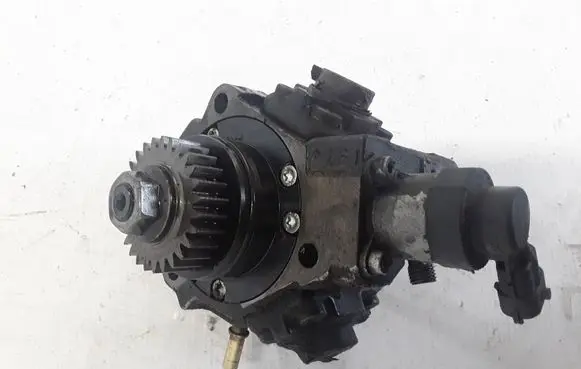 Renault Master III Fuel injection high pressure pump 8200912103