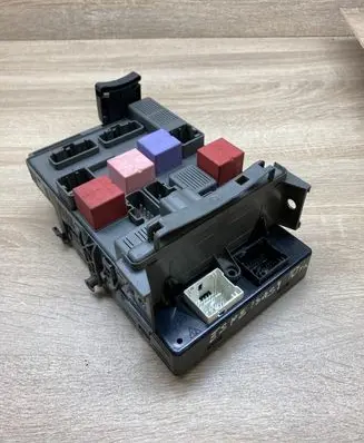 Renault Espace IV Fuse module 8200660170 8200951726G