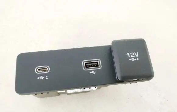 Jaguar I-Pace USB socket connector l8b219e110cc