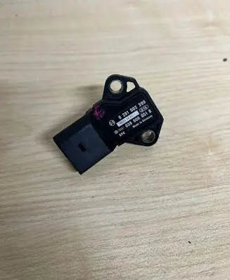 Volkswagen Touran I Air pressure sensor 038906051B 0281002399