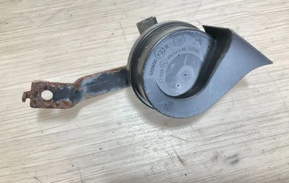 BMW 1 E82 E88 Horn signal E4000099