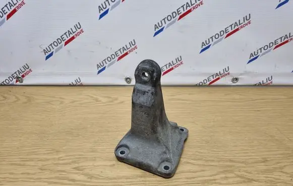 BMW 1 F20 F21 Engine mounting bracket 6784826