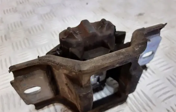 Ford Fusion Engine mount bracket 5S617M121AA