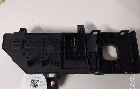 Opel Vectra C Fuse module 13223679 518898002