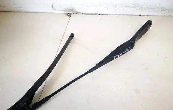 Volvo V50 Front wiper blade arm 30698249