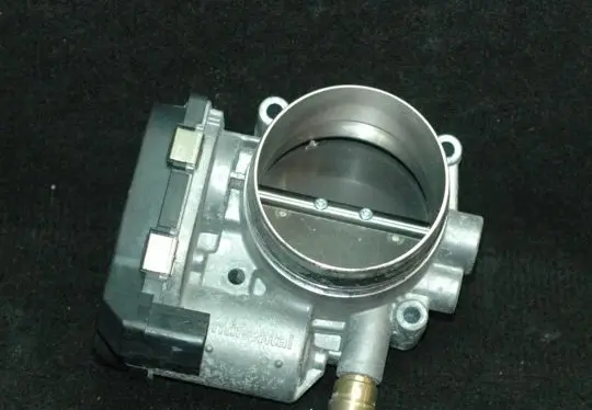 BMW M4 F82 F83 Throttle valve 7597871
