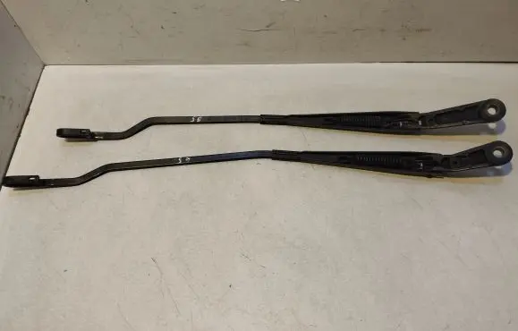 Volkswagen PASSAT B5 Front wiper blade arm 3B1955409 3B1955410
