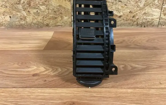 Nissan Note (E11) Dashboard side air vent grill/cover trim 68751BH00A 687519U01B P19660A27900