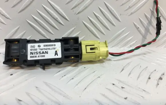 Nissan Primera Airbag deployment crash/impact sensor 98830AY000 0285003019