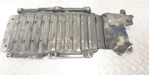 Center/middle under tray cover