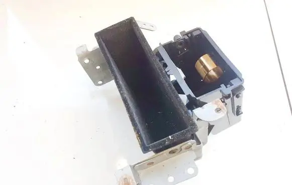 Glove box
