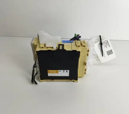 Toyota RAV 4 (XA40) Fuse module 8273042810 63585939