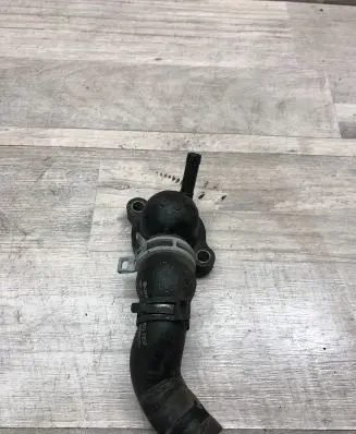 Volkswagen PASSAT B8 Engine coolant pipe/hose 04L121131AA