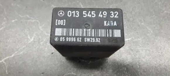 Mercedes-Benz E W124 Fuel pump relay 0135454932