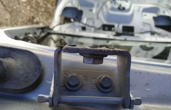 Ford Mondeo MK IV Tailgate/trunk/boot hinge