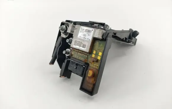 Peugeot 308 Fuse module 28236841
