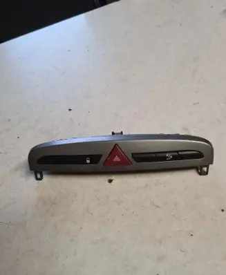 Peugeot 308 SW Hazard light switch 706251 305330