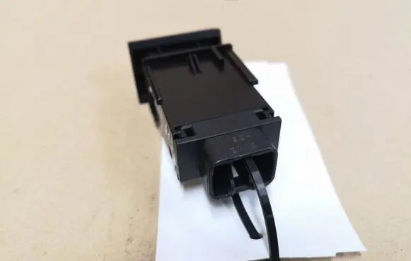 Toyota Avensis T220 Windscreen/window heater switch 156960