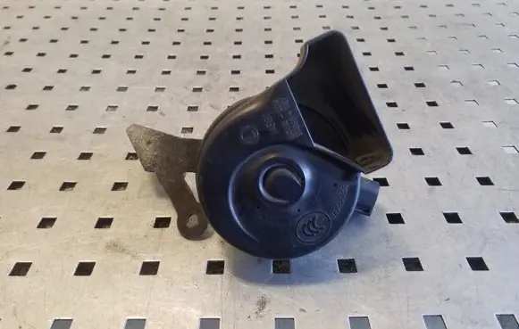 Volkswagen PASSAT B7 Horn signal 7N0951221A
