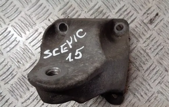 Engine mounting bracket