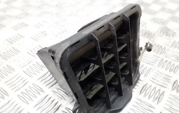 Audi A5 8T 8F Quarter panel pressure vent 8K0819161B