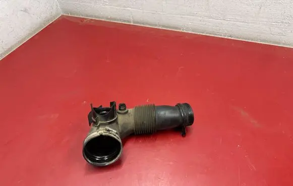 BMW X3 F25 Turbo air intake inlet pipe/hose 7605638 13717605638