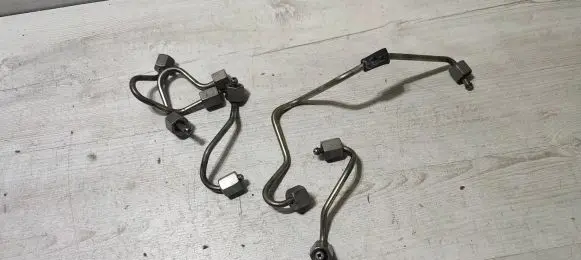 BMW X3 F25 Fuel injector supply line/pipe 