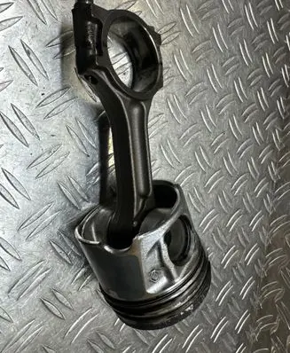 Renault Talisman Piston with connecting rod 080340