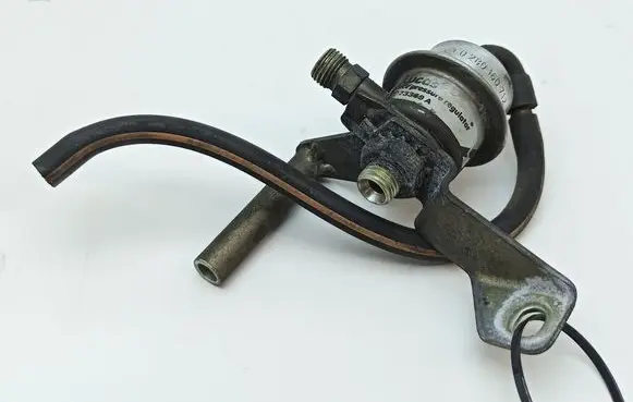 Jaguar XJS Fuel pressure regulator 0280160712 73369A