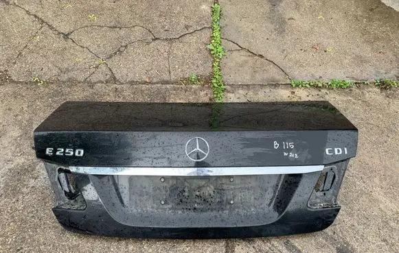 Mercedes-Benz E W212 Tailgate/trunk/boot lid A2127570005
