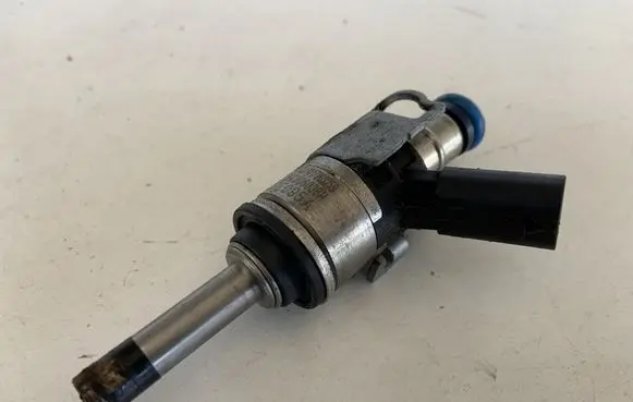 Audi Q7 4M Fuel injector 06C906036H 06E095A