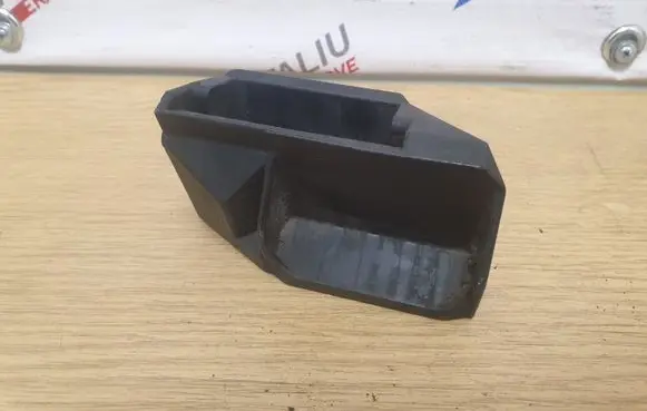 Radiator mount bracket