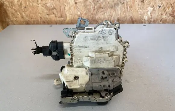 Audi A5 8T 8F Rear door lock 8K0839015C