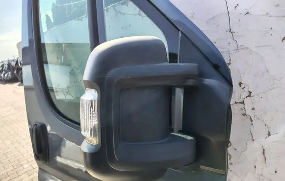 Front door electric wing mirror