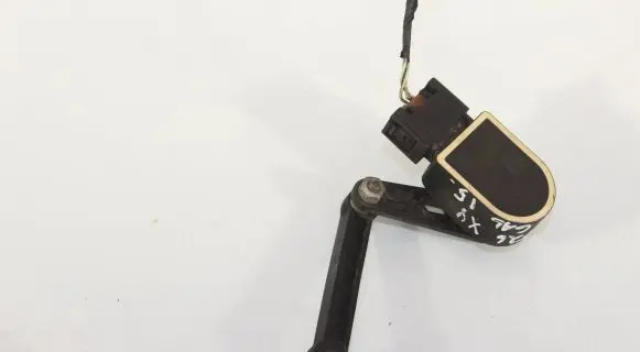 Headlight/headlamp level sensor