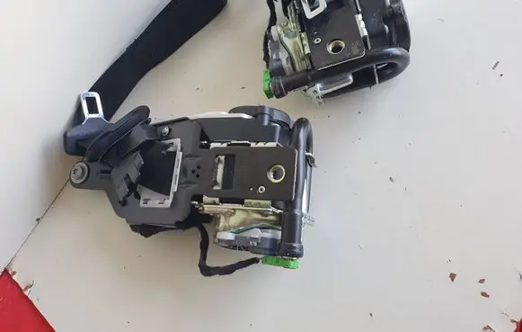 Mercedes-Benz C W204 Set of seat belts a2048601585 a2048601685