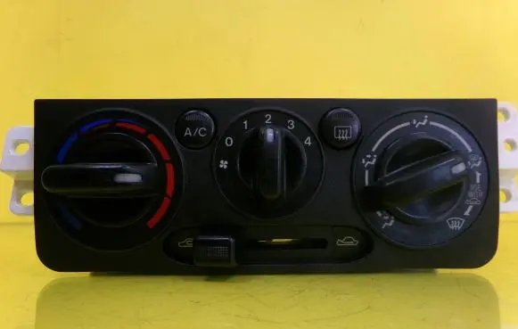 Mazda Demio Climate control unit DC7261190A