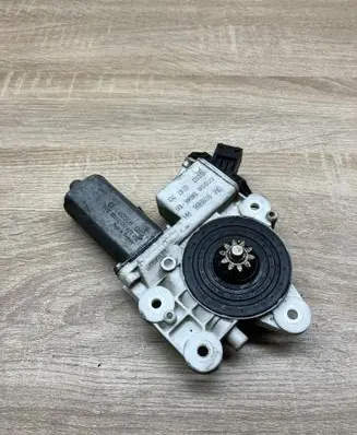 Opel Vectra C Front door window regulator motor 9178988 106046 0130822012