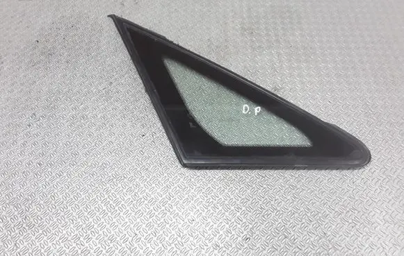 Toyota Avensis Verso Front triangle window/glass 