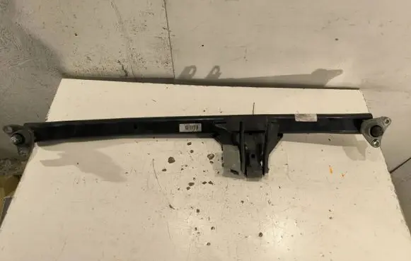 Volvo V70 Engine mounting bracket 30671357