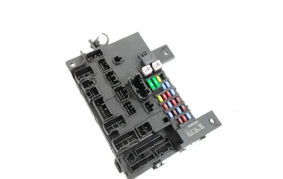 Mitsubishi Outlander Fuse module 8637B680 C8637011S 2B627011A