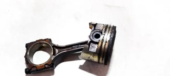 Mitsubishi Colt Piston with connecting rod
